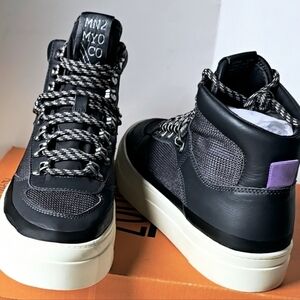 Miz Mooz Alpyne women's sports shoes, size 6.0, dark blue, leather.